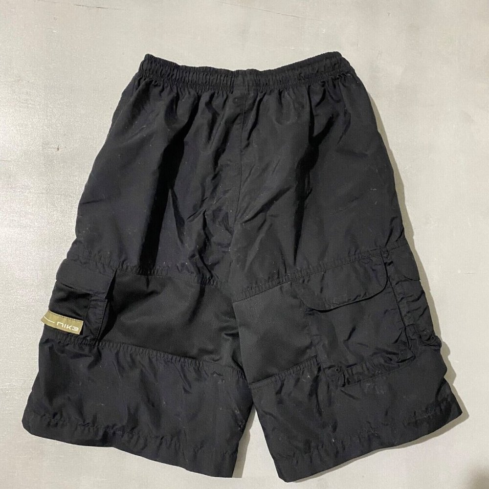 Nike Shorts kids size medium 12 black cargo‎ 24-28 x 9